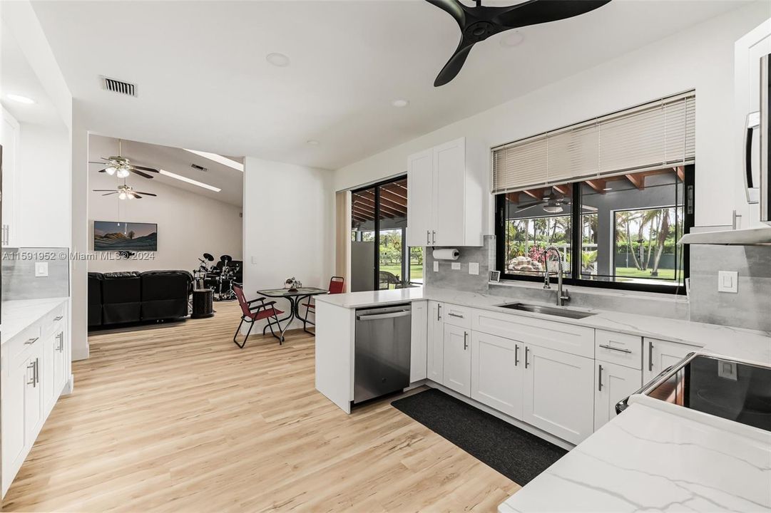 Active With Contract: $1,150,000 (3 beds, 2 baths, 2642 Square Feet)
