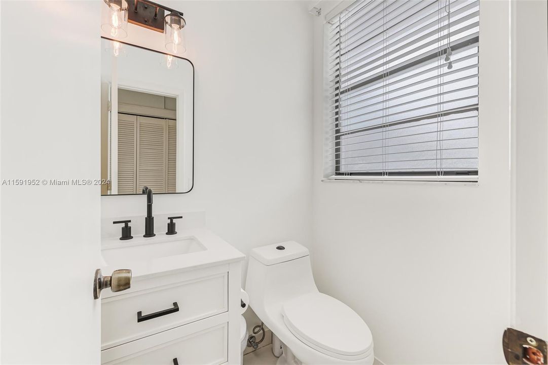 Active With Contract: $1,150,000 (3 beds, 2 baths, 2642 Square Feet)