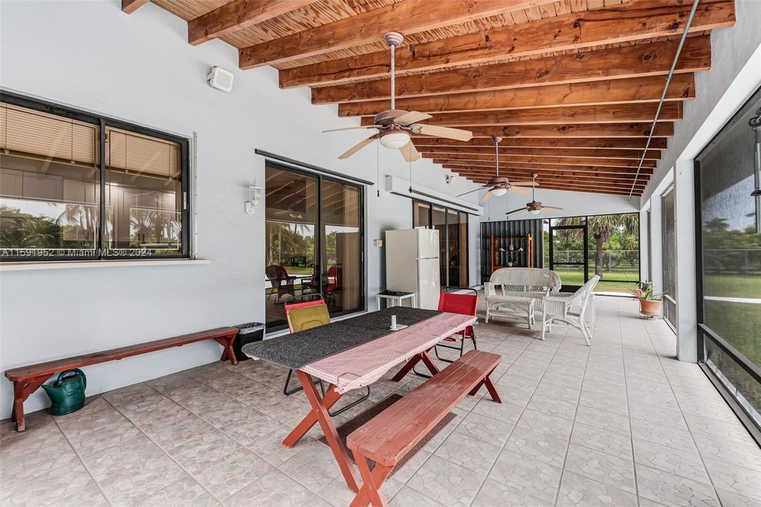 Active With Contract: $1,150,000 (3 beds, 2 baths, 2642 Square Feet)