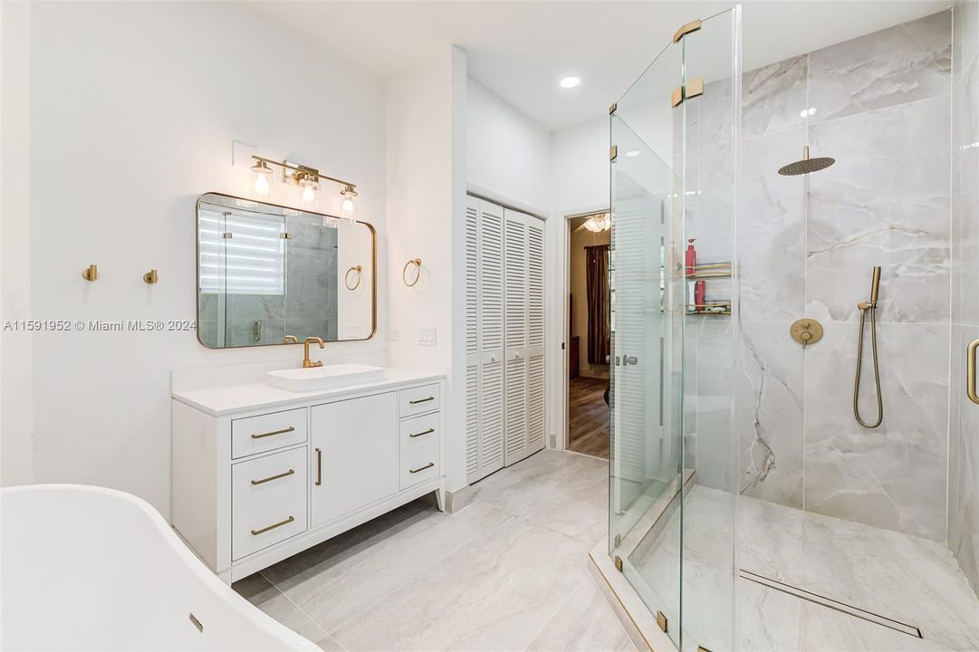 Active With Contract: $1,150,000 (3 beds, 2 baths, 2642 Square Feet)