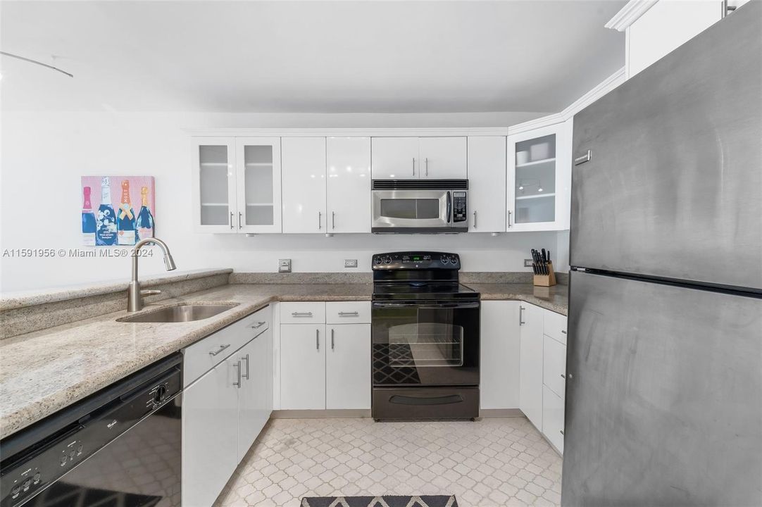 Active With Contract: $399,000 (1 beds, 1 baths, 750 Square Feet)