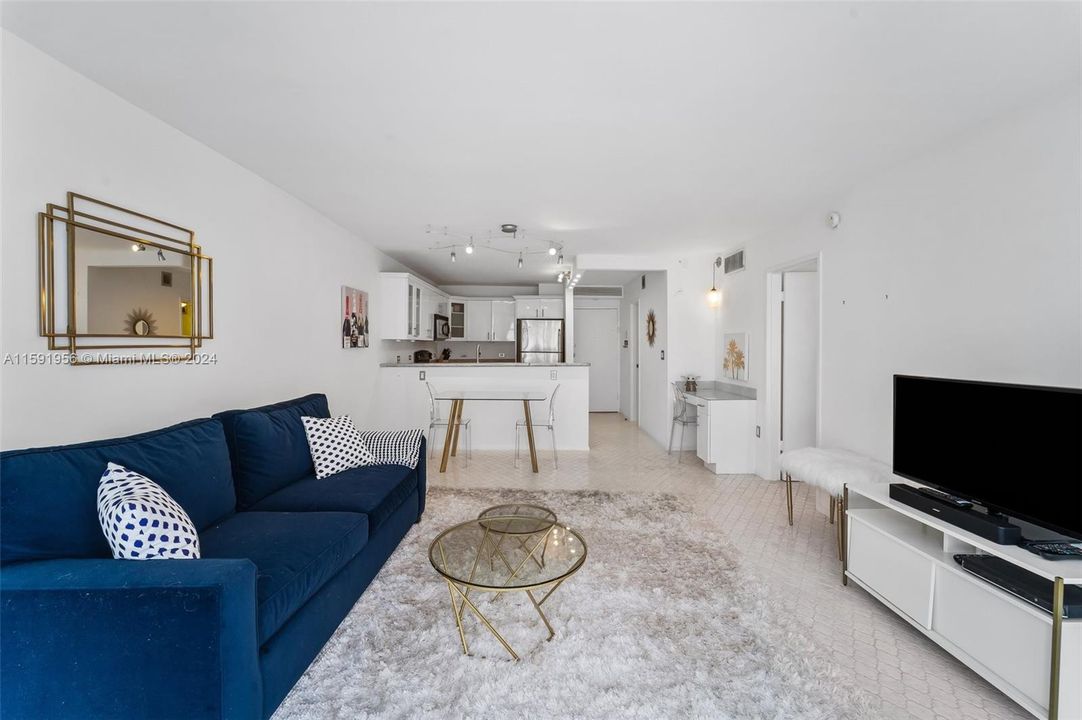 Active With Contract: $399,000 (1 beds, 1 baths, 750 Square Feet)