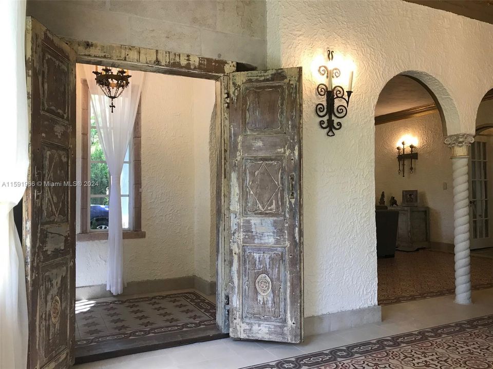 Entry from foyer to formal dining area