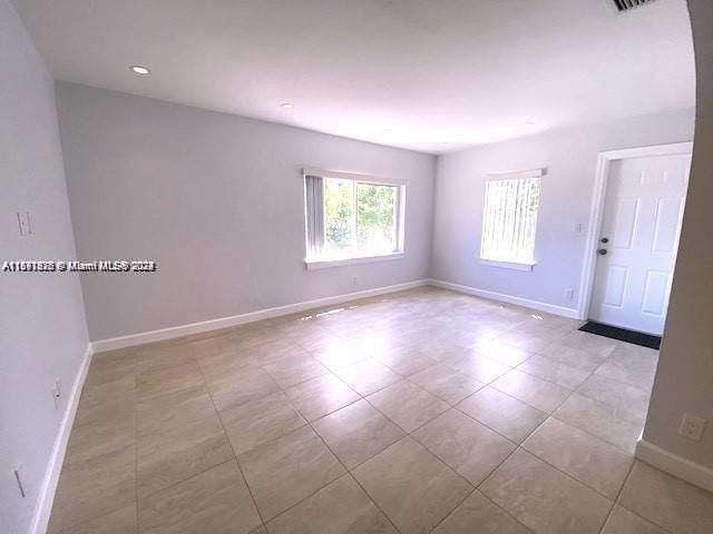 Active With Contract: $2,650 (2 beds, 1 baths, 1200 Square Feet)