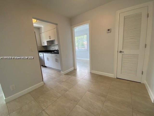 Active With Contract: $2,650 (2 beds, 1 baths, 1200 Square Feet)