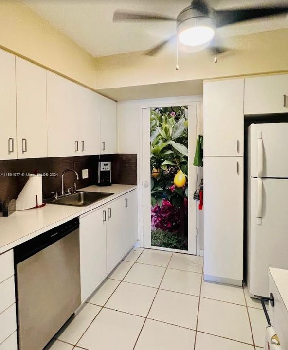 For Rent: $2,250 (1 beds, 1 baths, 790 Square Feet)