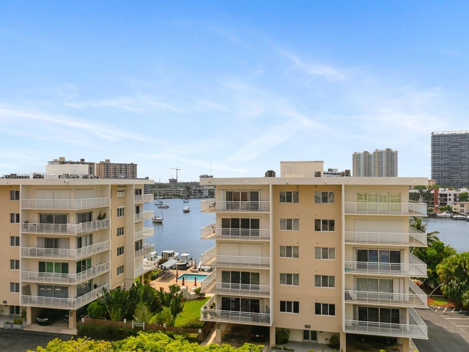 Active With Contract: $260,000 (1 beds, 1 baths, 825 Square Feet)