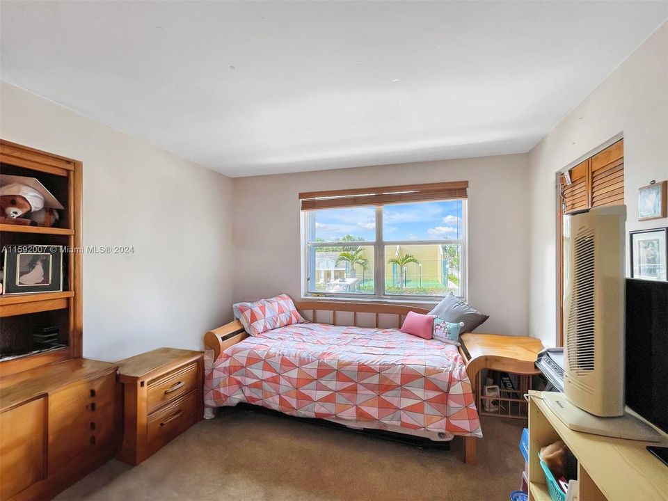 Active With Contract: $390,000 (2 beds, 1 baths, 1000 Square Feet)