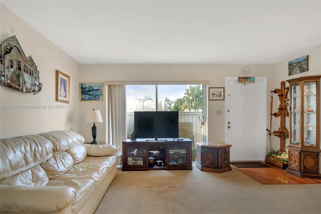 Active With Contract: $390,000 (2 beds, 1 baths, 1000 Square Feet)