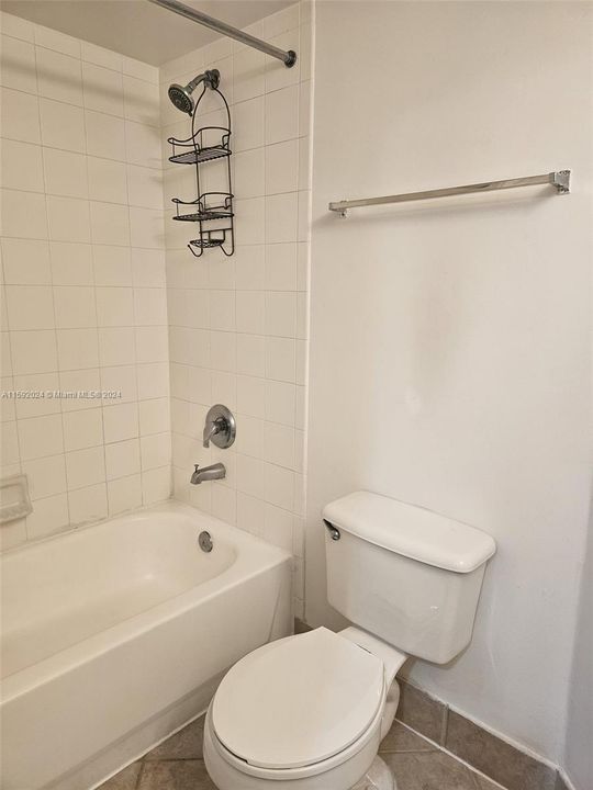 Active With Contract: $1,800 (2 beds, 2 baths, 1026 Square Feet)