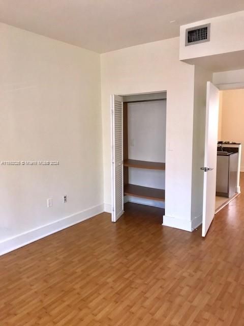 For Sale: $245,000 (1 beds, 0 baths, 532 Square Feet)