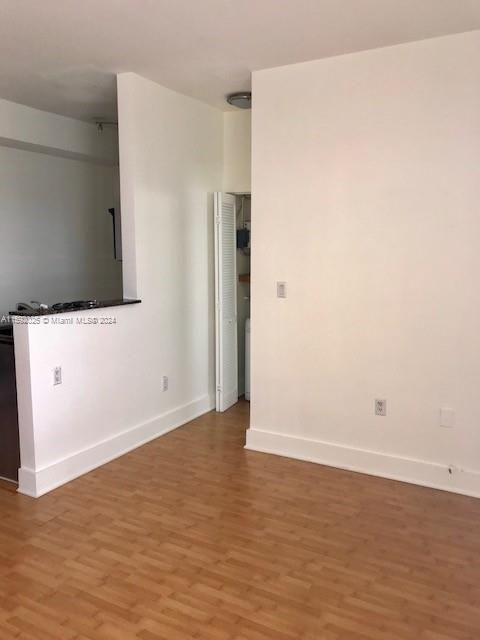 For Sale: $245,000 (1 beds, 0 baths, 532 Square Feet)