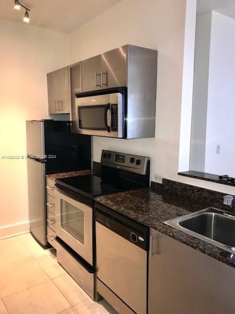 For Sale: $245,000 (1 beds, 0 baths, 532 Square Feet)