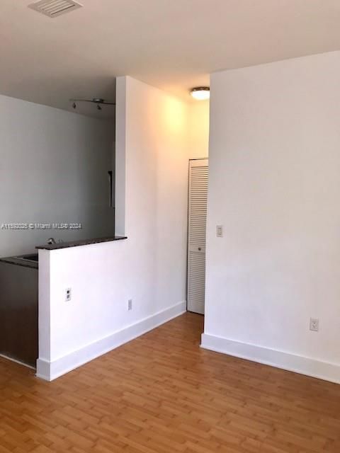 For Sale: $245,000 (1 beds, 0 baths, 532 Square Feet)