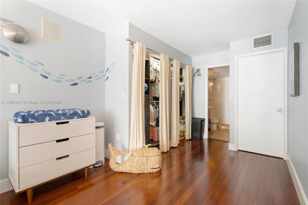 Active With Contract: $4,800 (2 beds, 2 baths, 1640 Square Feet)