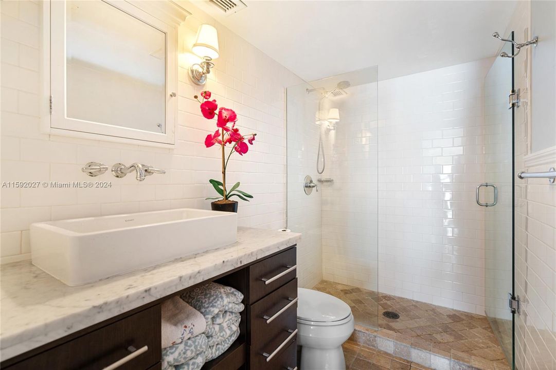 Active With Contract: $4,800 (2 beds, 2 baths, 1640 Square Feet)