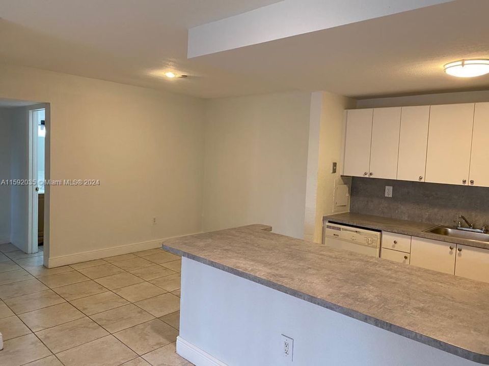 Active With Contract: $2,450 (2 beds, 2 baths, 1133 Square Feet)