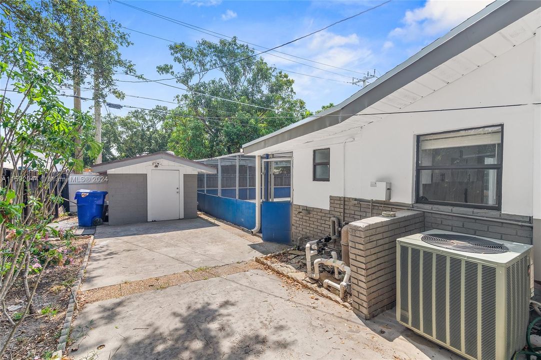 Active With Contract: $649,000 (3 beds, 2 baths, 1182 Square Feet)