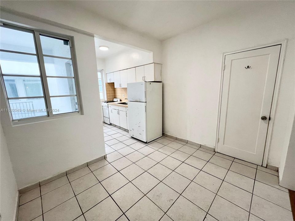 Recently Rented: $1,625 (0 beds, 1 baths, 450 Square Feet)