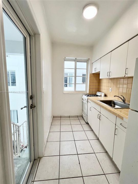 Recently Rented: $1,625 (0 beds, 1 baths, 450 Square Feet)