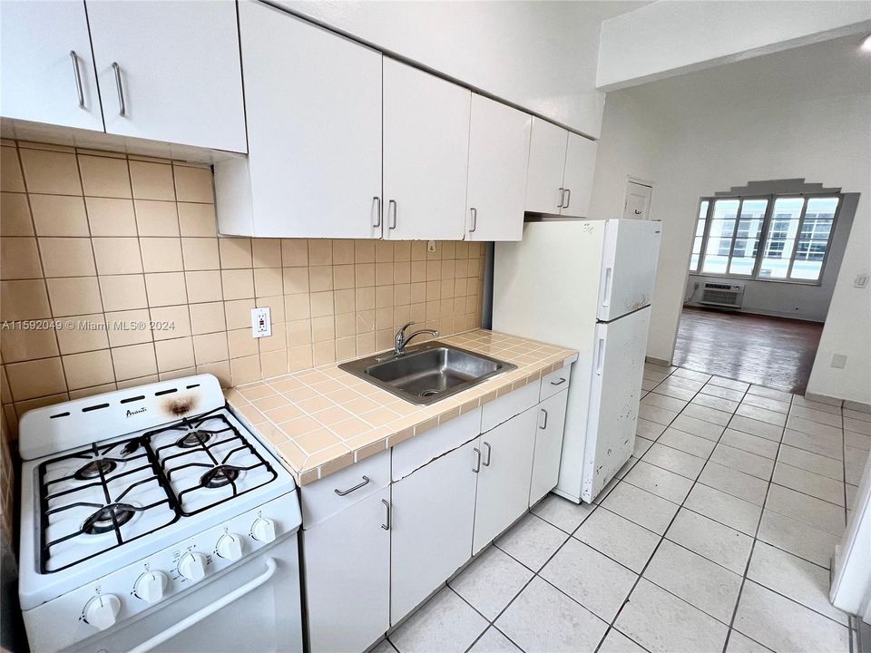 Recently Rented: $1,625 (0 beds, 1 baths, 450 Square Feet)