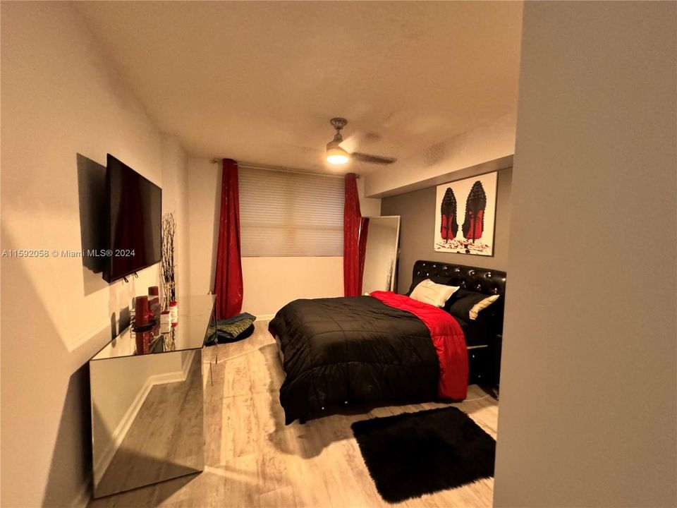 For Rent: $2,700 (1 beds, 1 baths, 827 Square Feet)