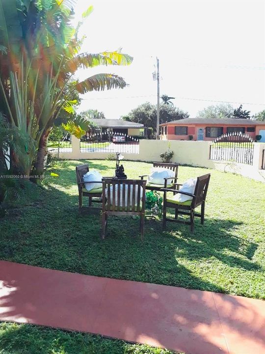 En Venta: $825,000 (5 camas, 4 baños, 3526 Pies cuadrados)