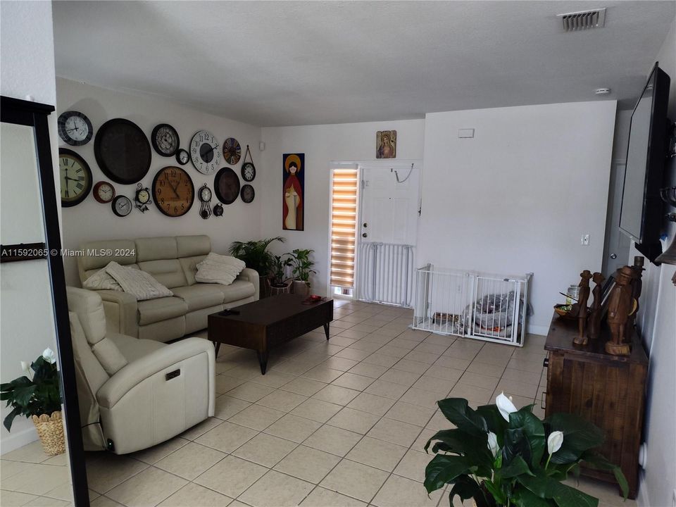 For Sale: $280,000 (3 beds, 2 baths, 1221 Square Feet)