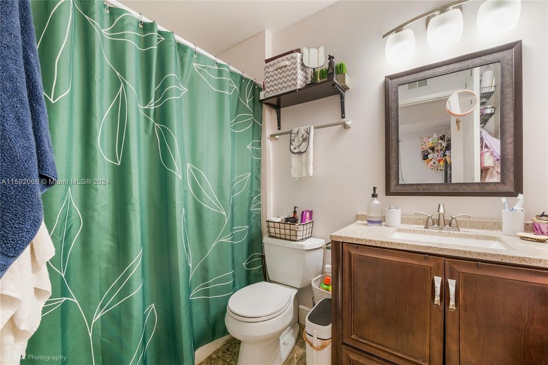 For Sale: $226,000 (1 beds, 1 baths, 693 Square Feet)