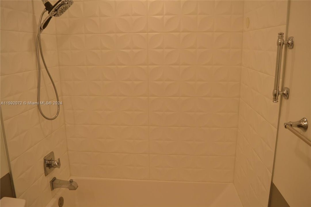最近租的: $2,200 (1 贝兹, 1 浴室, 854 平方英尺)