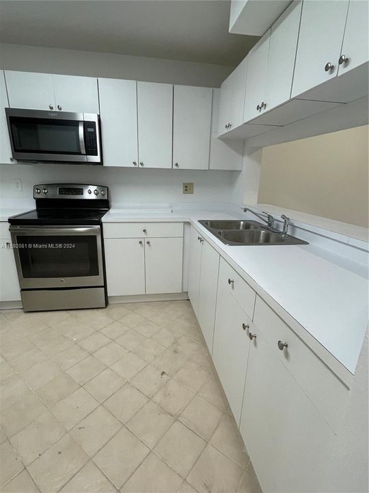 For Sale: $180,000 (2 beds, 2 baths, 1180 Square Feet)