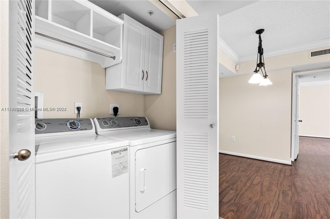 For Sale: $315,000 (2 beds, 2 baths, 1166 Square Feet)