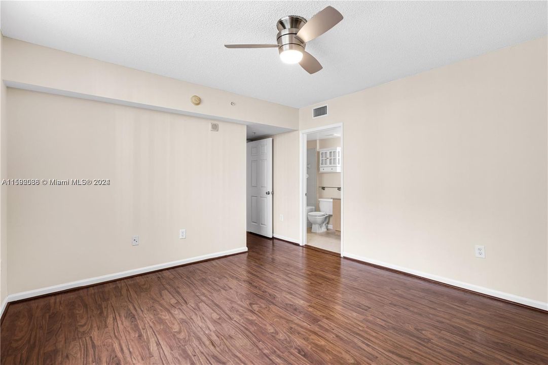 For Sale: $315,000 (2 beds, 2 baths, 1166 Square Feet)