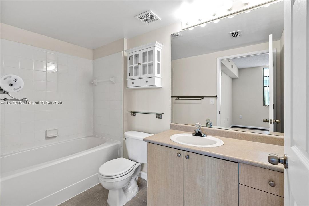 For Sale: $315,000 (2 beds, 2 baths, 1166 Square Feet)