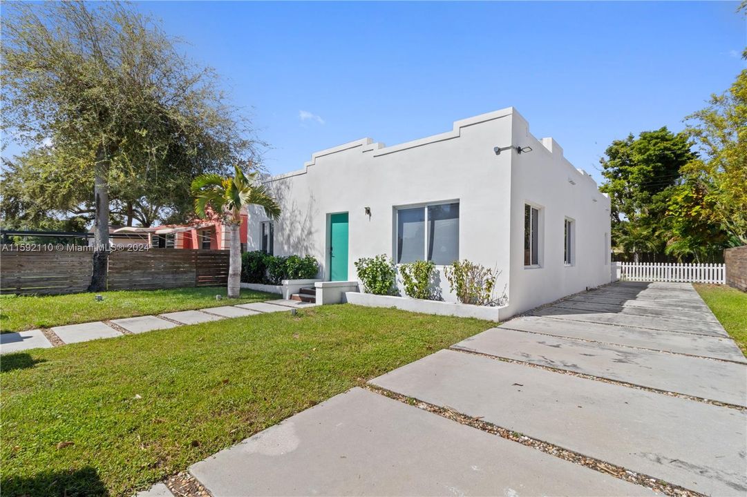 Active With Contract: $4,750 (4 beds, 2 baths, 1504 Square Feet)