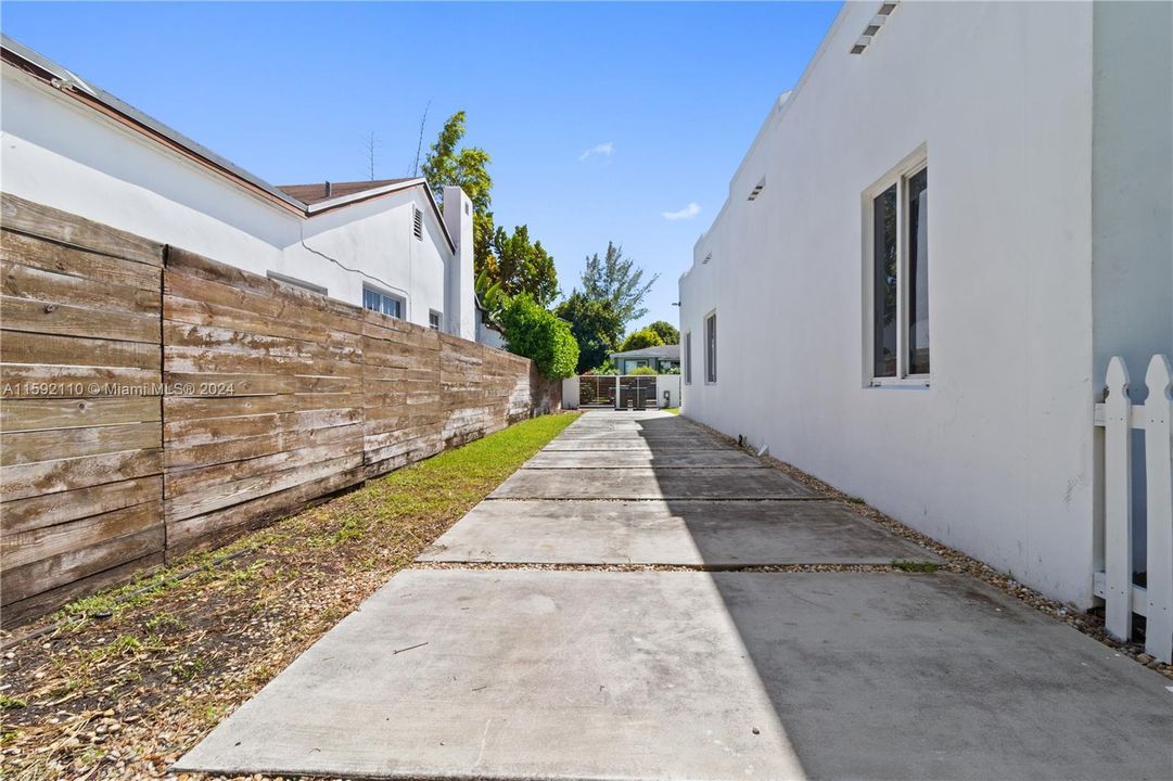 Active With Contract: $4,750 (4 beds, 2 baths, 1504 Square Feet)