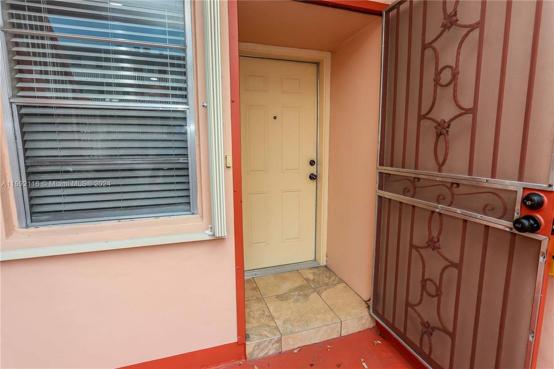 For Sale: $235,000 (2 beds, 2 baths, 1147 Square Feet)