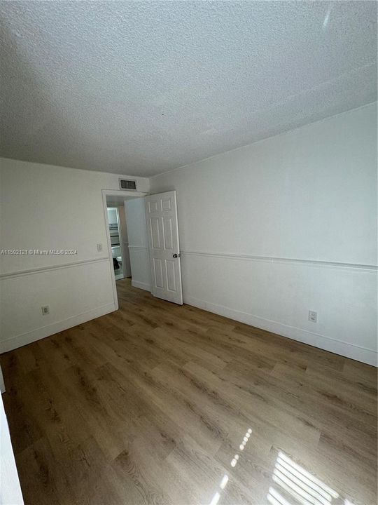 For Rent: $2,000 (2 beds, 1 baths, 779 Square Feet)