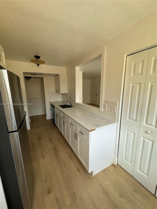 For Rent: $2,000 (2 beds, 1 baths, 779 Square Feet)