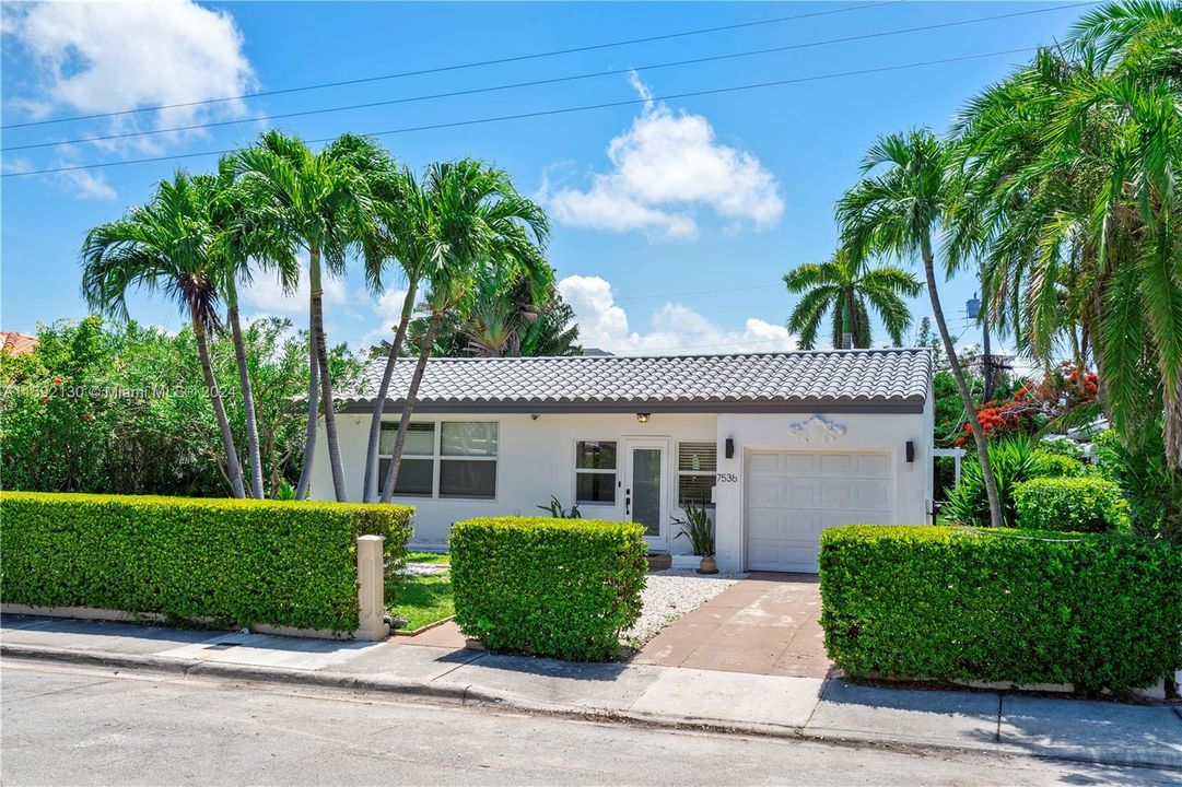 For Sale: $1,195,000 (3 beds, 3 baths, 1440 Square Feet)