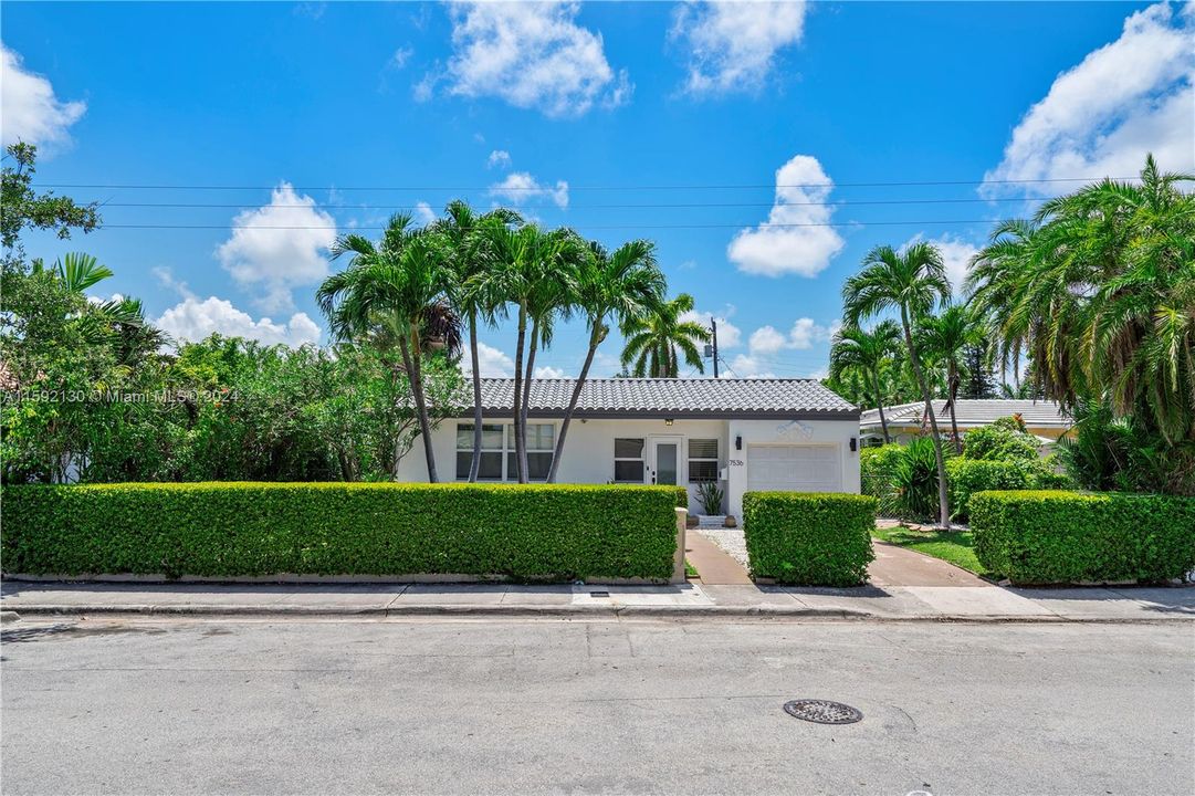 For Sale: $1,195,000 (3 beds, 3 baths, 1440 Square Feet)