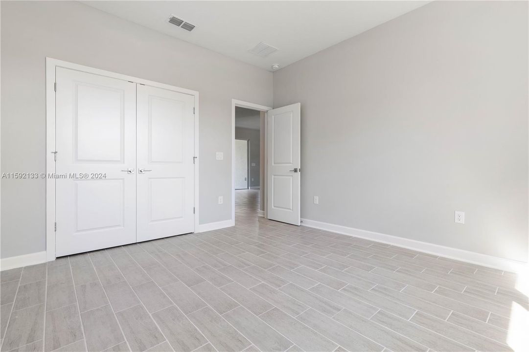 For Sale: $404,900 (2 beds, 2 baths, 1983 Square Feet)