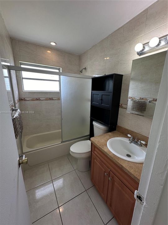 For Rent: $2,200 (2 beds, 1 baths, 763 Square Feet)