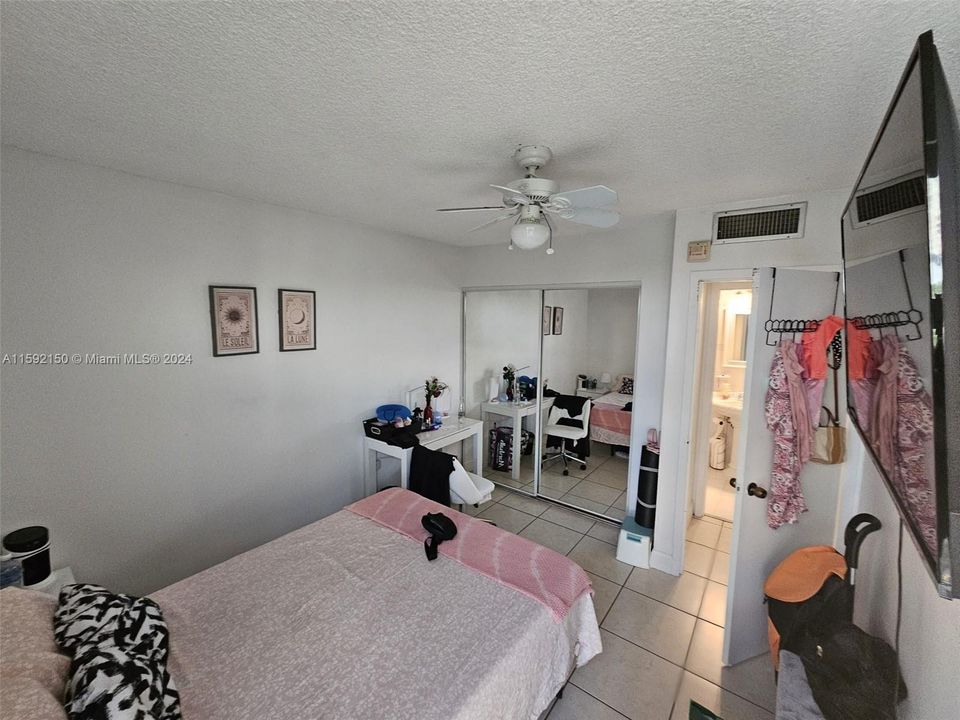 For Rent: $2,300 (2 beds, 1 baths, 767 Square Feet)