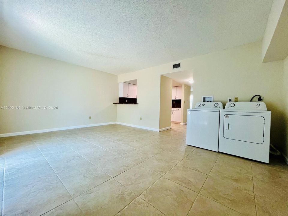 Recently Rented: $2,975 (3 beds, 2 baths, 1650 Square Feet)
