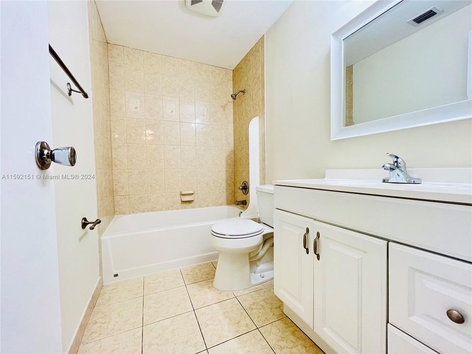 最近租的: $2,975 (3 贝兹, 2 浴室, 1650 平方英尺)