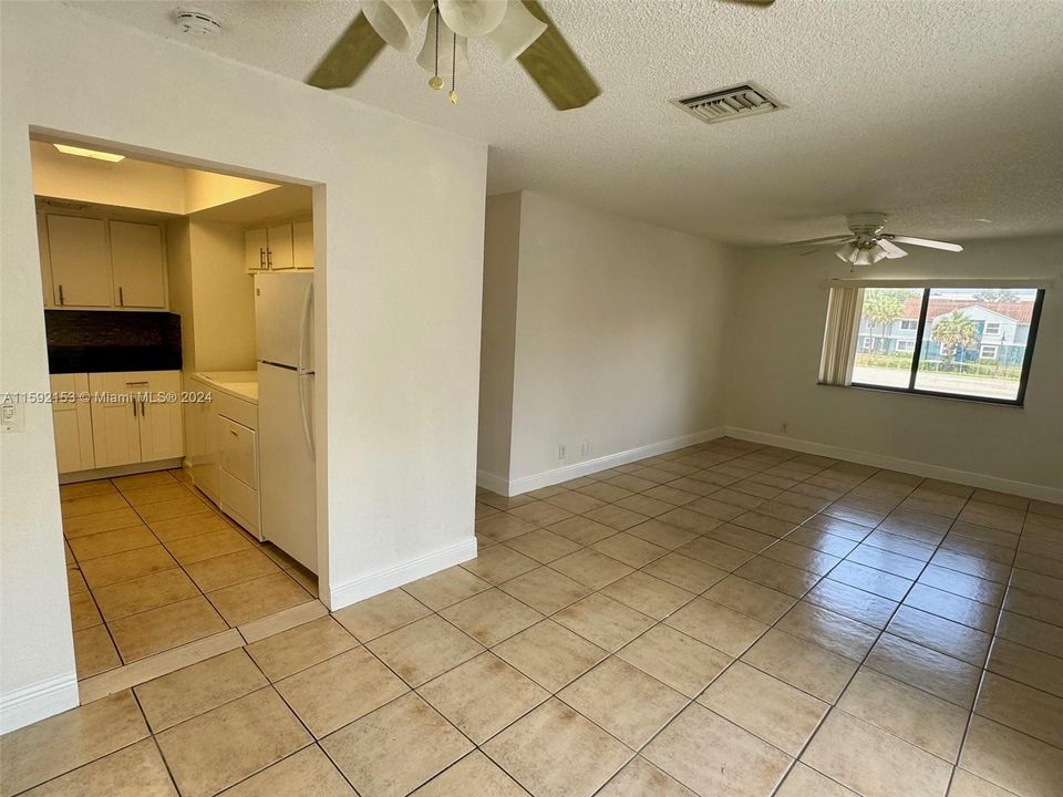 For Rent: $2,250 (3 beds, 2 baths, 1080 Square Feet)