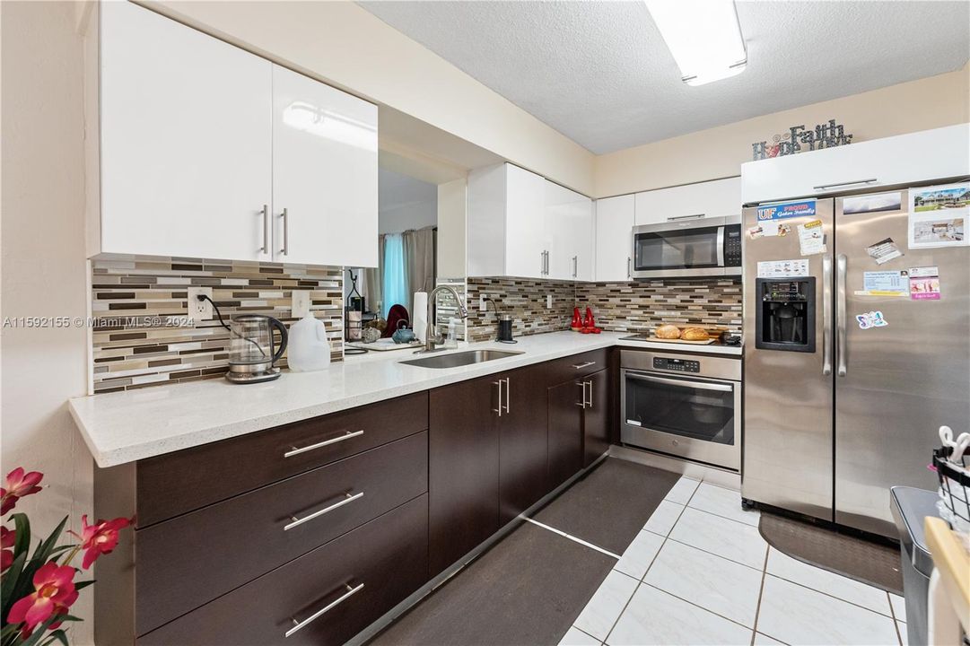 Active With Contract: $439,000 (2 beds, 2 baths, 1366 Square Feet)