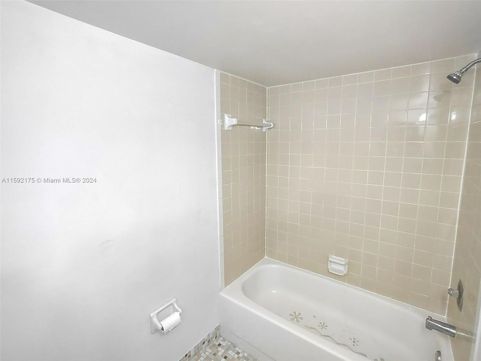 待售: $690,000 (2 贝兹, 2 浴室, 982 平方英尺)