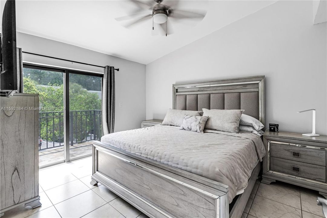 Active With Contract: $440,000 (3 beds, 2 baths, 1289 Square Feet)